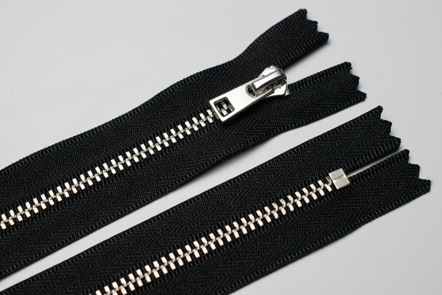 Photo--7 Блискавка металева, тип 4, нероз'ємна, срібло (нікель) - Зображення 1