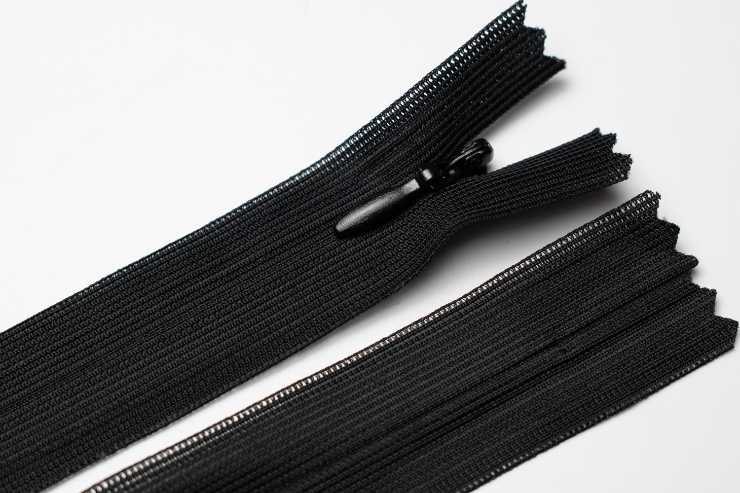 Photo--79 Блискавка потаєнна, тип 3, нероз'ємна, тон-в-тон, ткана тасьма - Зображення 1